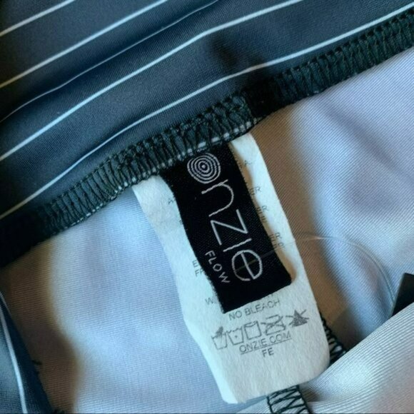 Onzie flow womens black and white striped capri leggings with mesh detail - XS - Picture 8 of 13